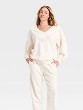 JOYLAB NWT Crochet-Trim Sweatshirt -cream -medium